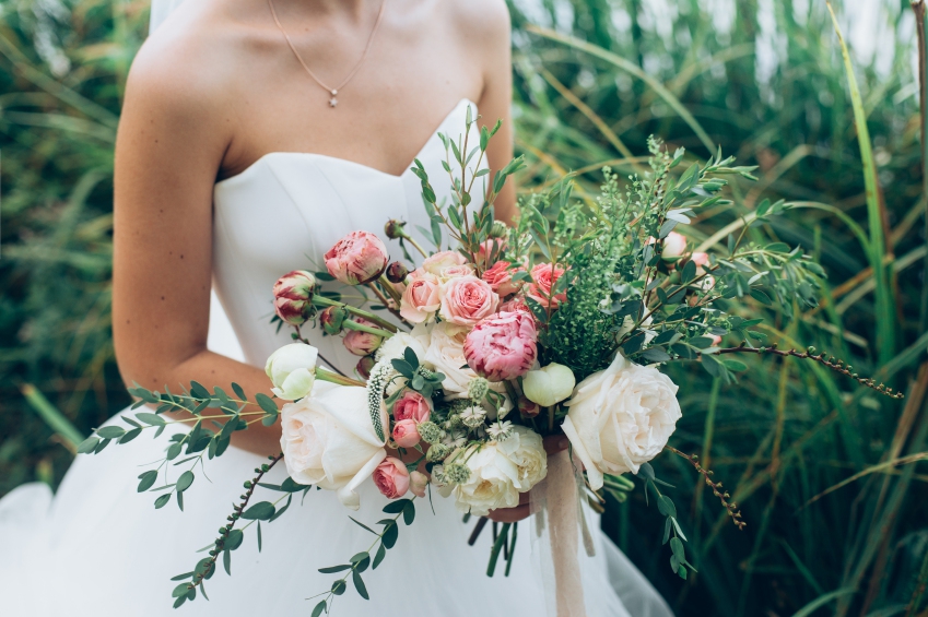 rustic bride  iStock_000080332895_Small